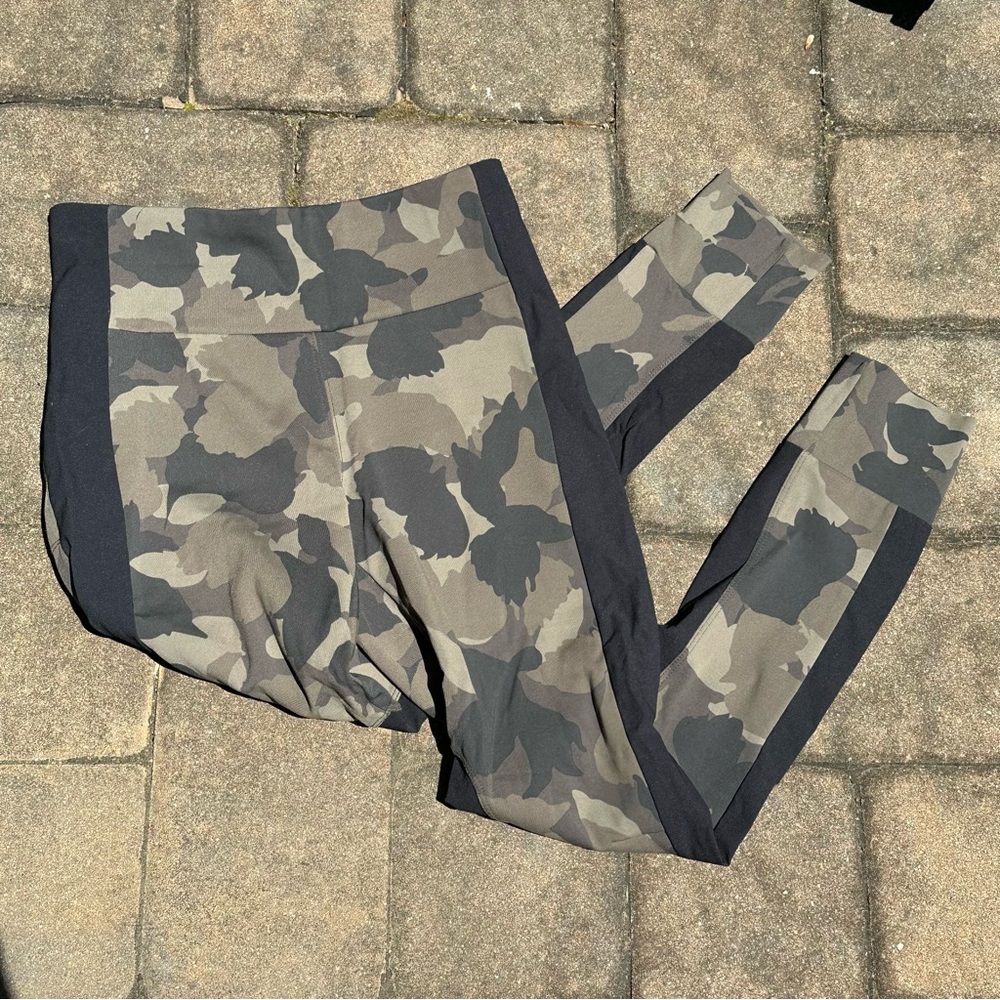 EUC Athleta Moto Camouflage Leggings